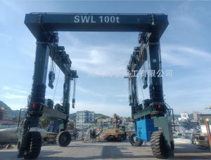 100噸升降式船艇搬運起重機